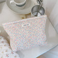 Load image into Gallery viewer, FLOWER PRINTED PADDED BAG