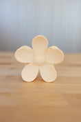 Load image into Gallery viewer, Flower Hair Claw Clip