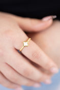 Load image into Gallery viewer, Elegant white clover ring