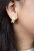Load image into Gallery viewer, Darling crystal earrings