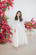Load image into Gallery viewer, Pretty floral ivory skirt
