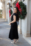 Load image into Gallery viewer, Selah  Black midid Dress
