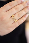 Load image into Gallery viewer, Mother of pearl clover ring
