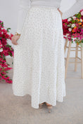 Load image into Gallery viewer, Pretty floral ivory skirt

