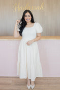 Load image into Gallery viewer, DORIS CHAMPAGNE DRESS
