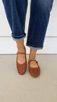 Load image into Gallery viewer, BALLET CAMEL FLATS
