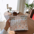 Load image into Gallery viewer, FLOWER PRINTED PADDED BAG
